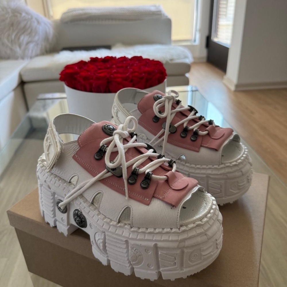 Stylish White and Pink Platform Sandals - Picture 4 of 4